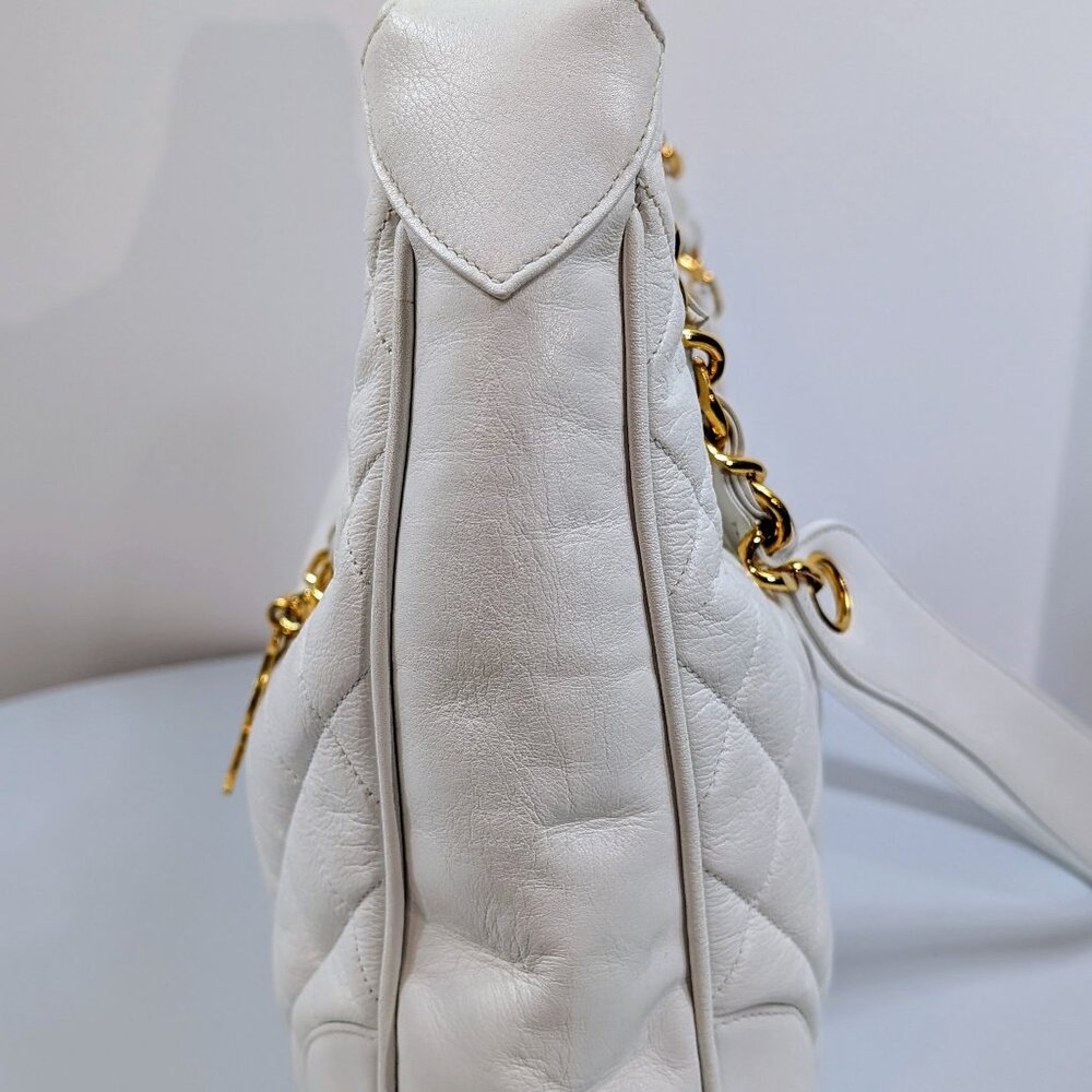 Chanel Rare Vintage White Quilted Lambskin Large Hobo Tote 24k GHW - Picture 3 of 16